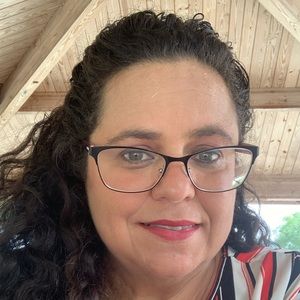 Meet your Posher, Raquel